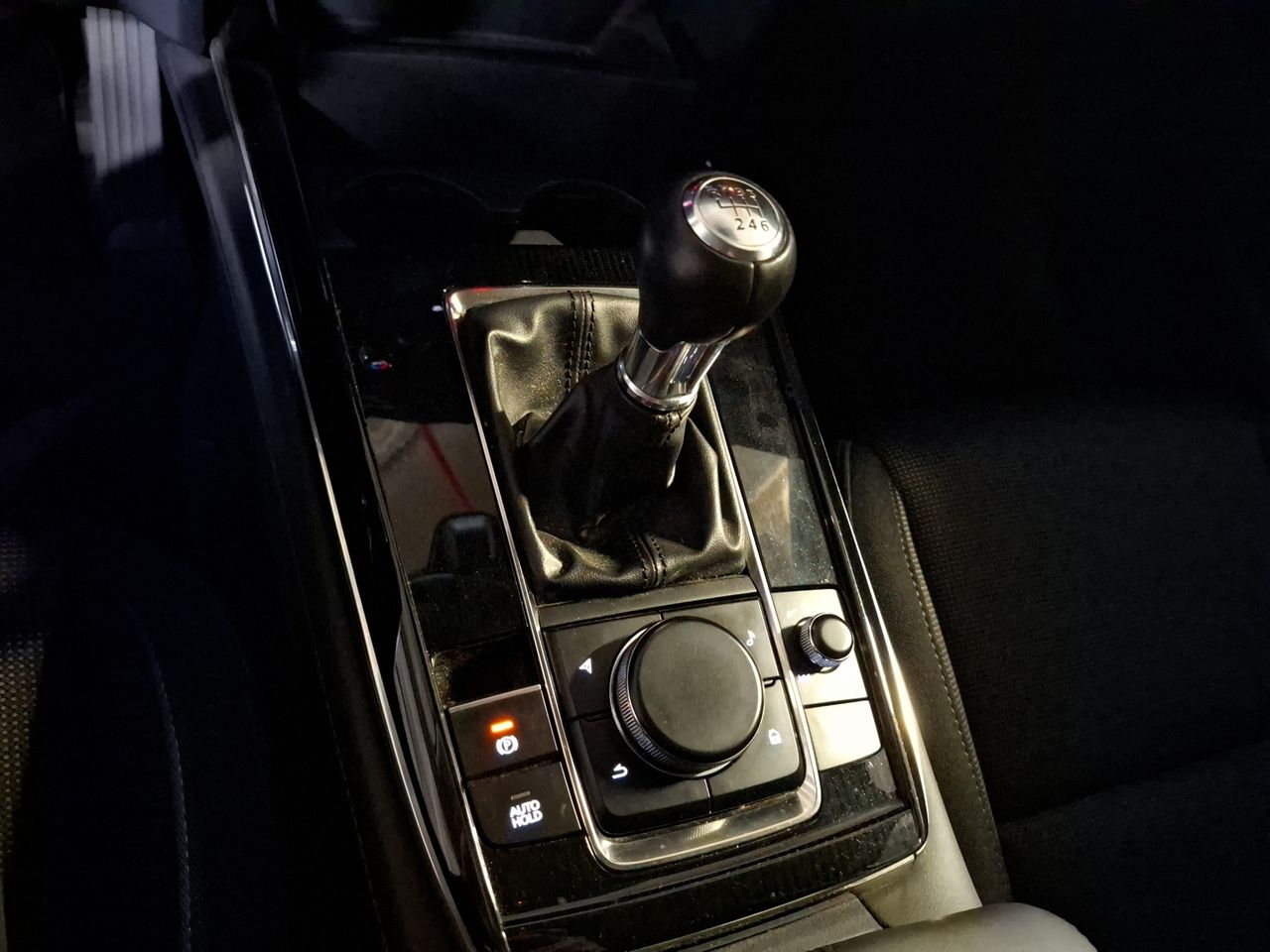 Foto Mazda CX-30 19