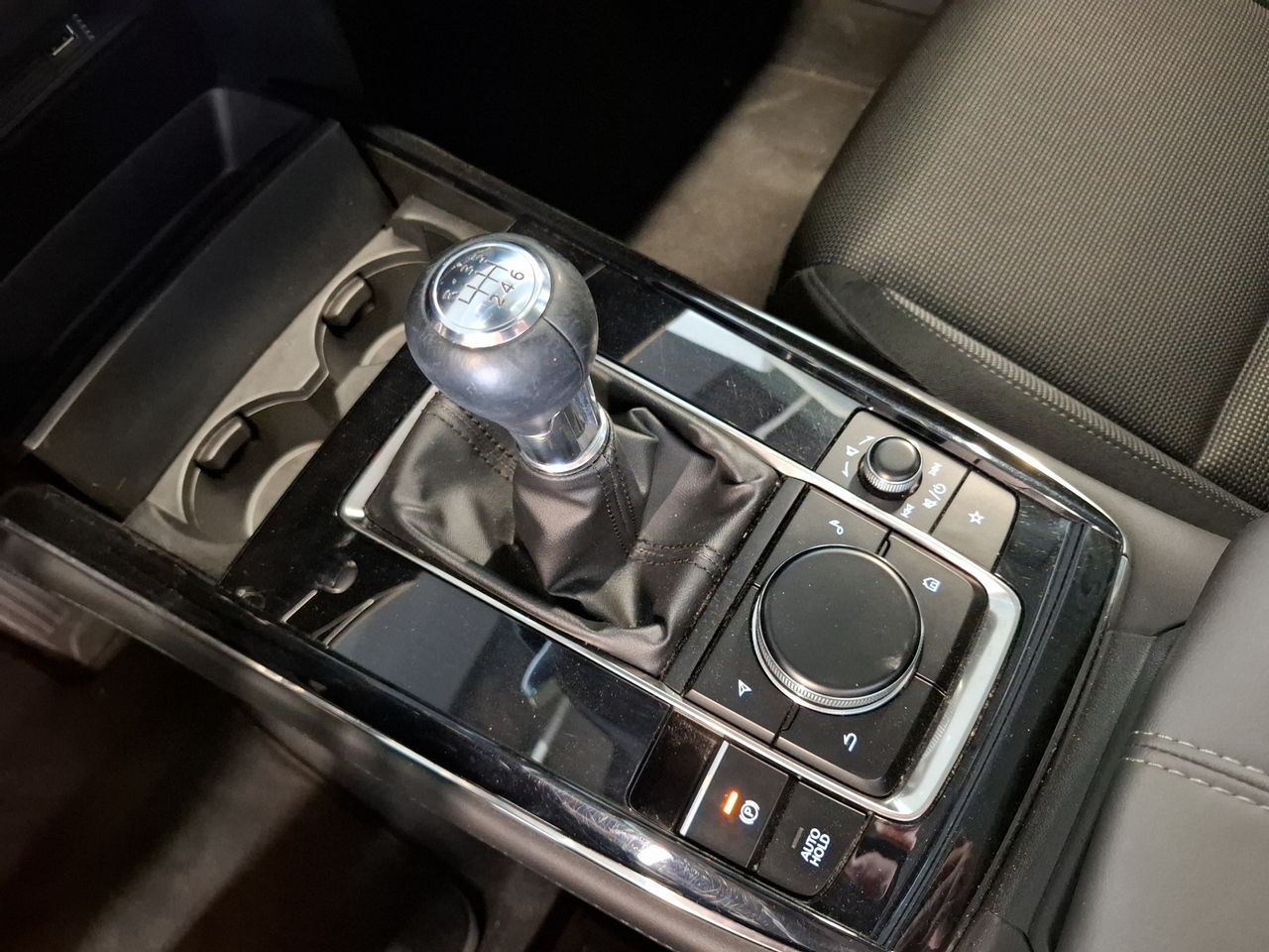 Foto Mazda CX-30 21