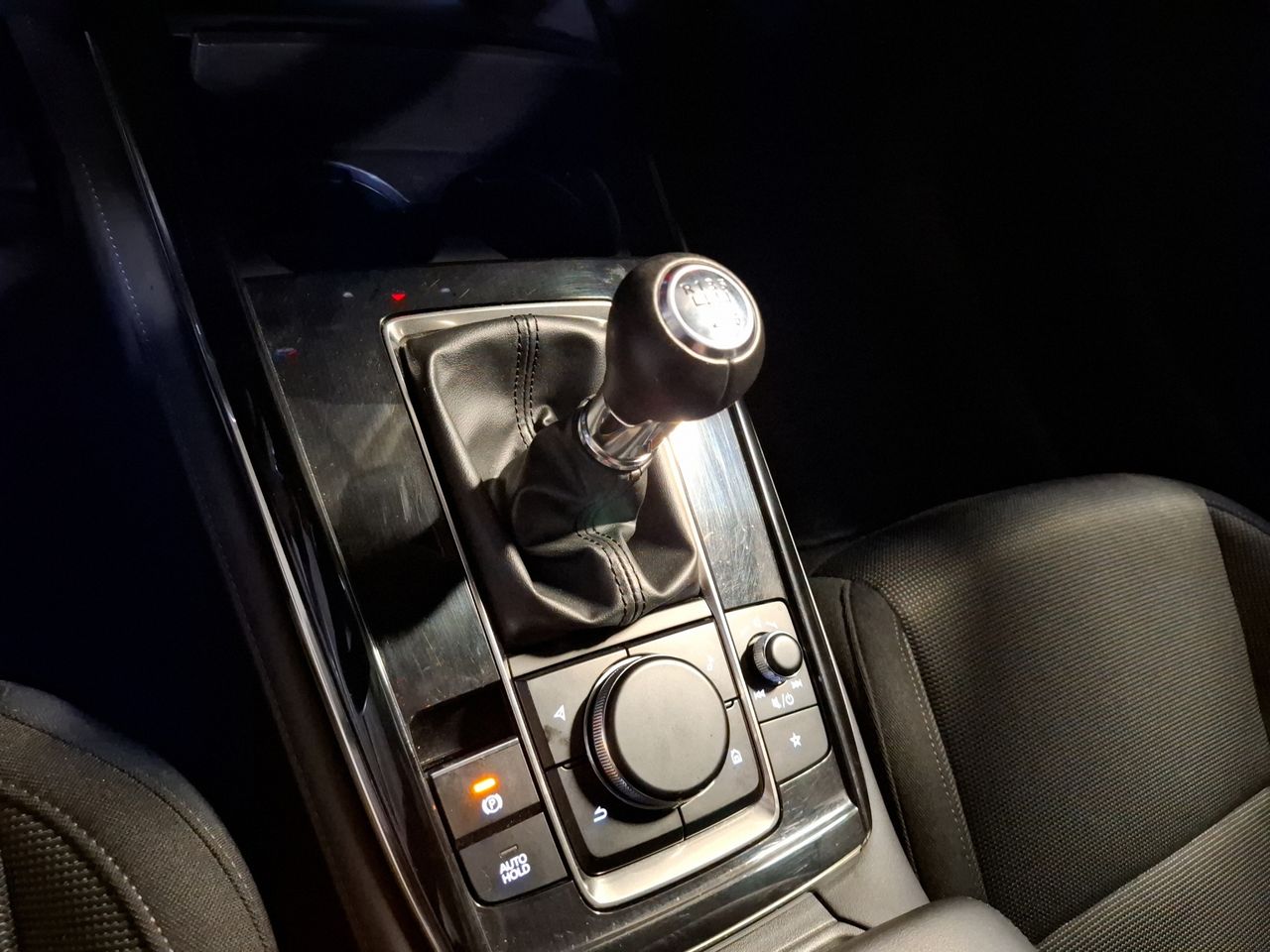 Foto Mazda CX-30 21
