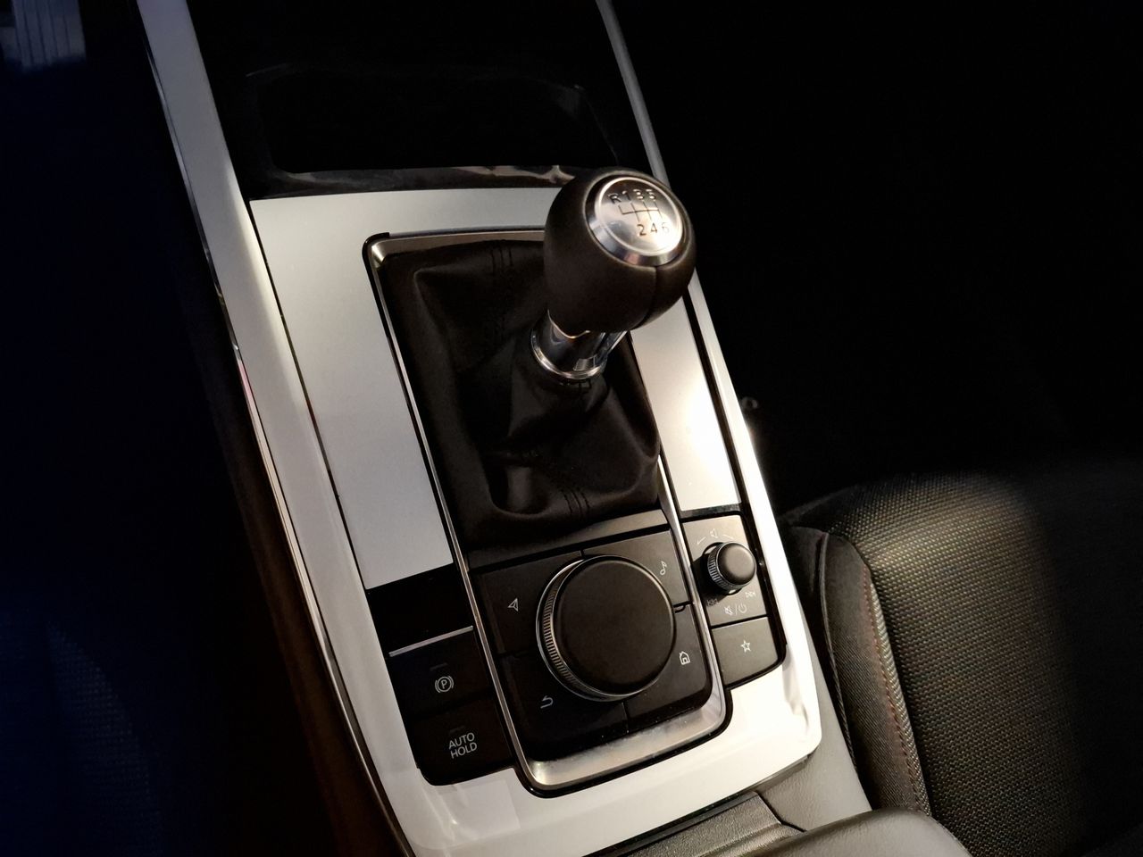 Foto Mazda CX-30 21