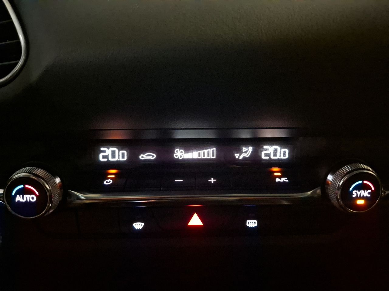 Foto Mazda CX-30 21