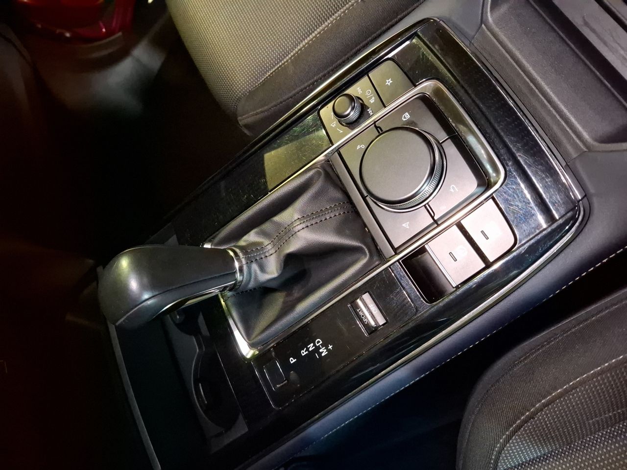 Foto Mazda CX-30 21
