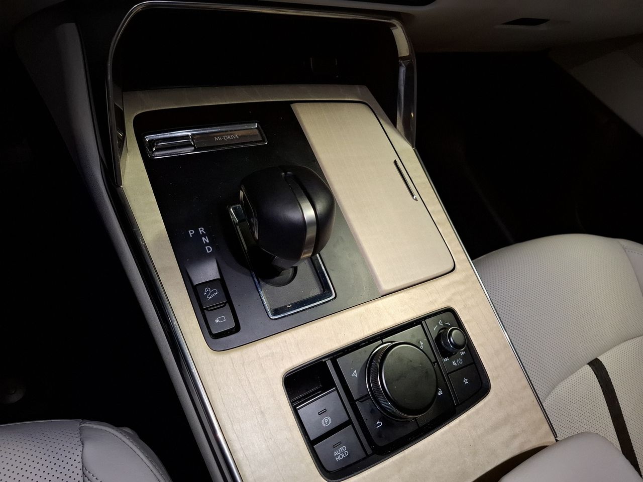 Foto Mazda CX-60 21