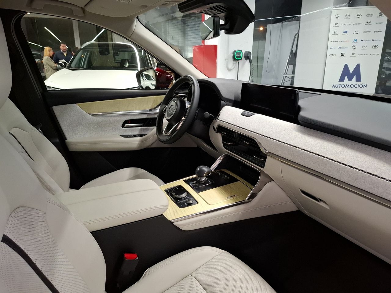 Foto Mazda CX-80 18