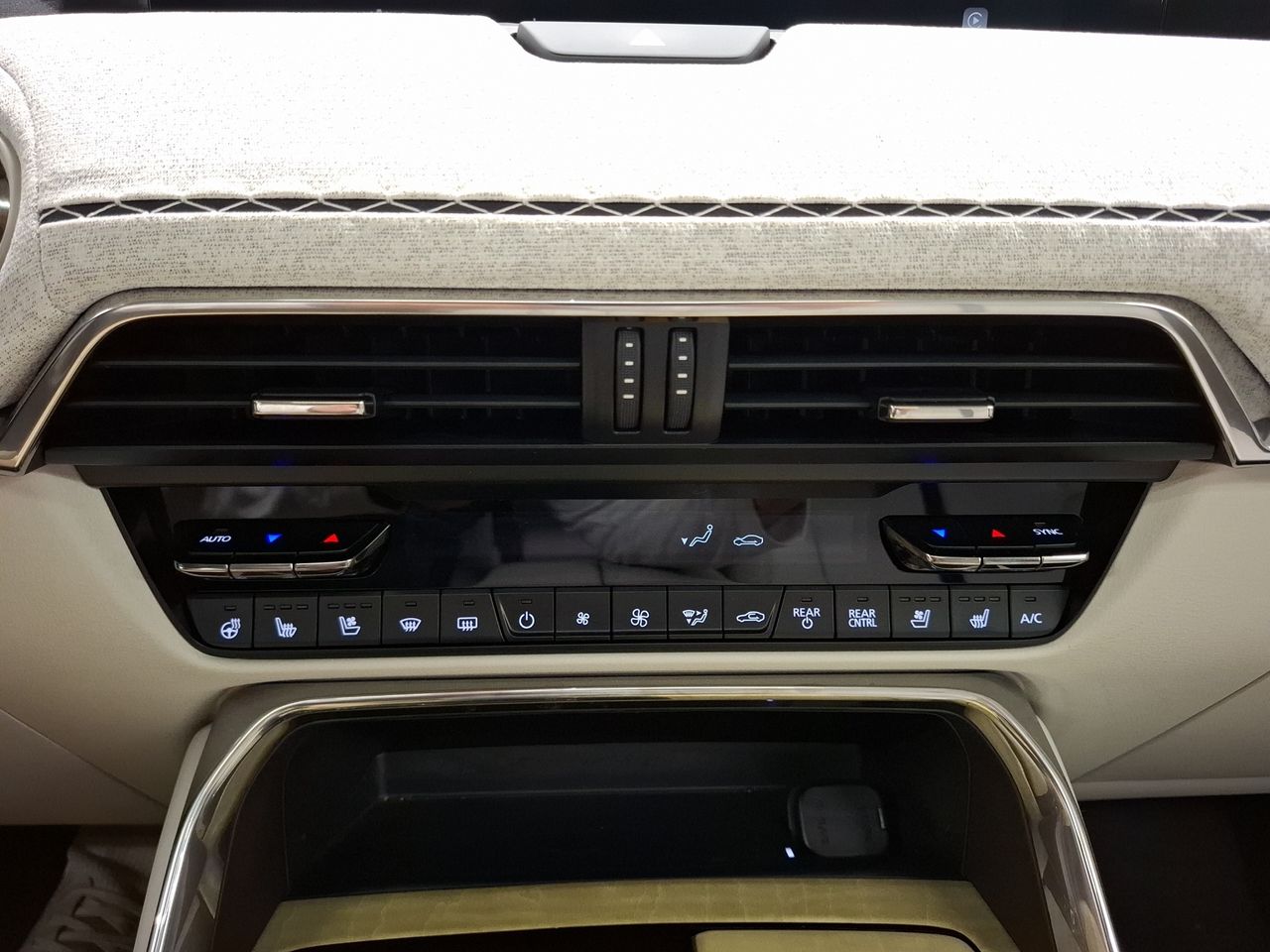 Foto Mazda CX-80 22