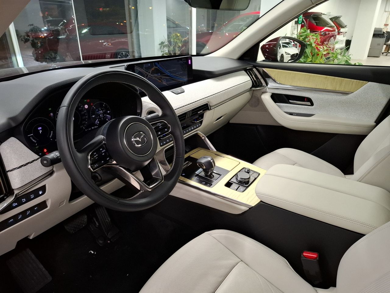 Foto Mazda CX-80 30