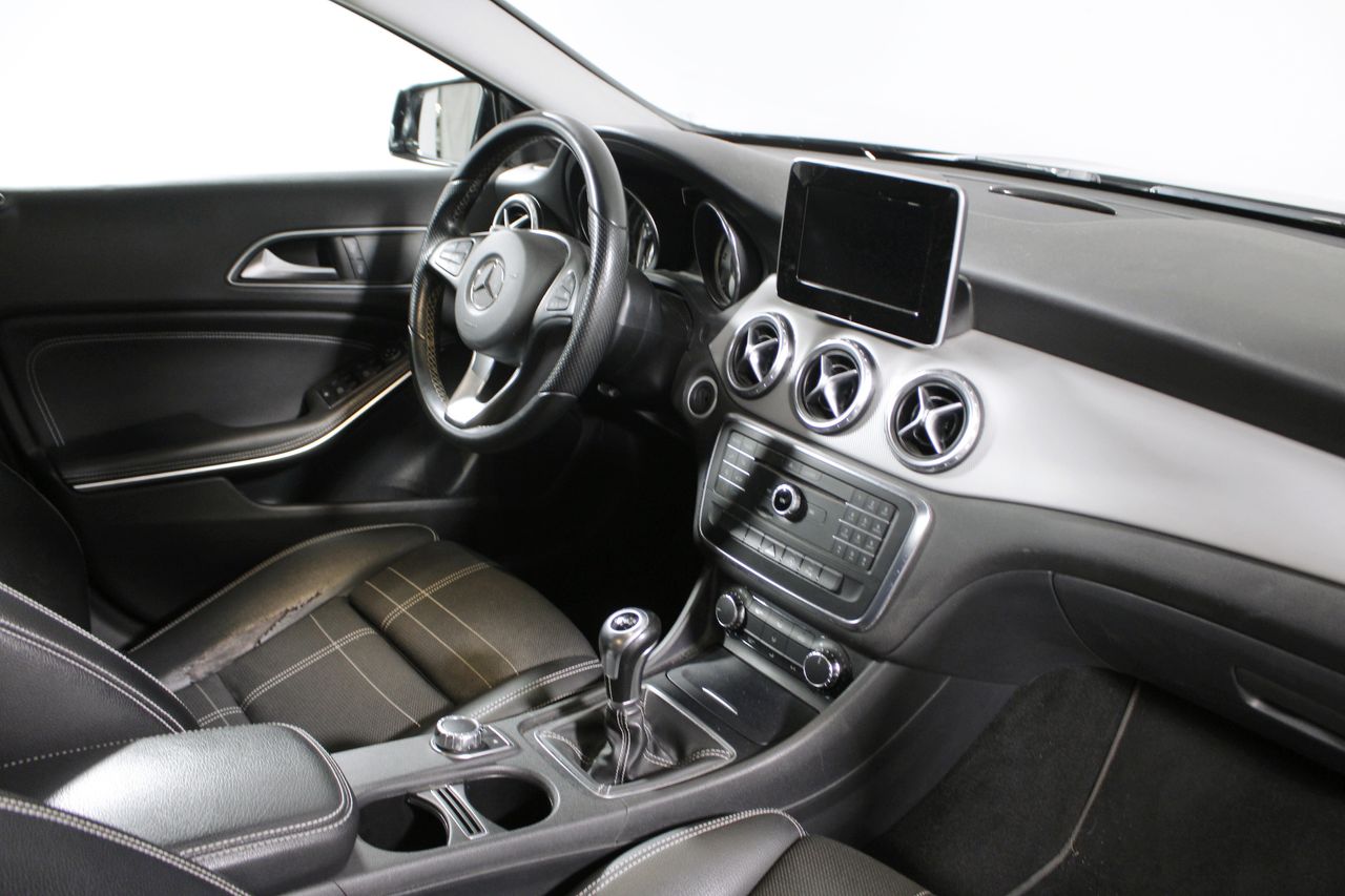 Foto Mercedes-Benz Clase GLA 15