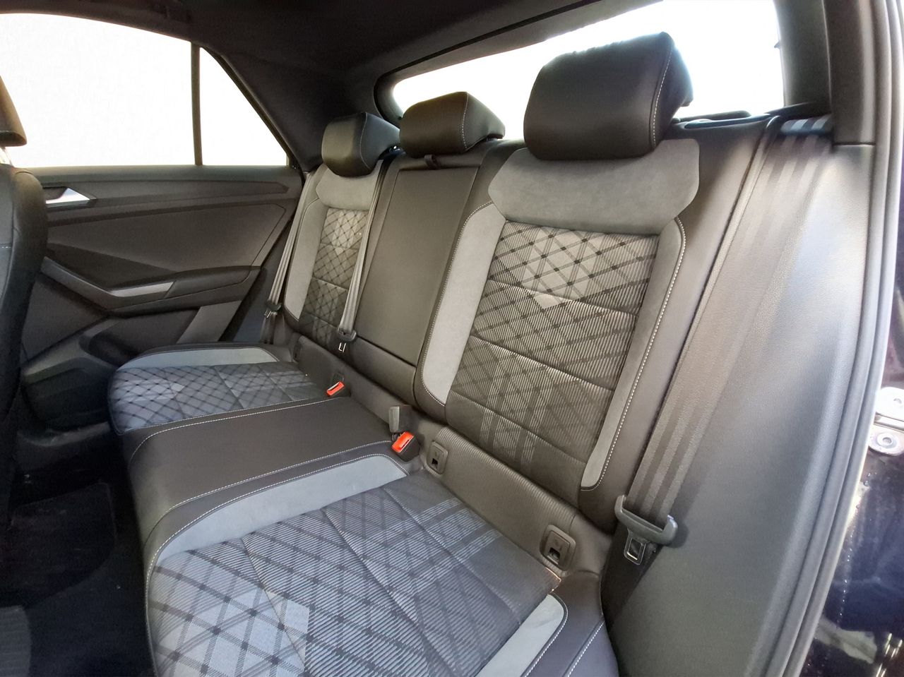 Foto Volkswagen T-Roc 28
