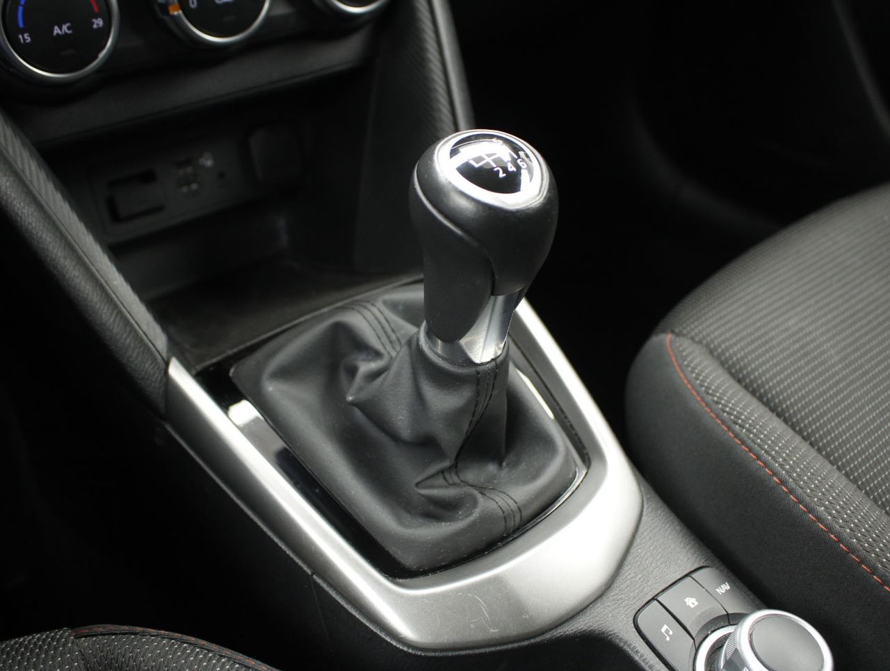 Foto Mazda Mazda2 9