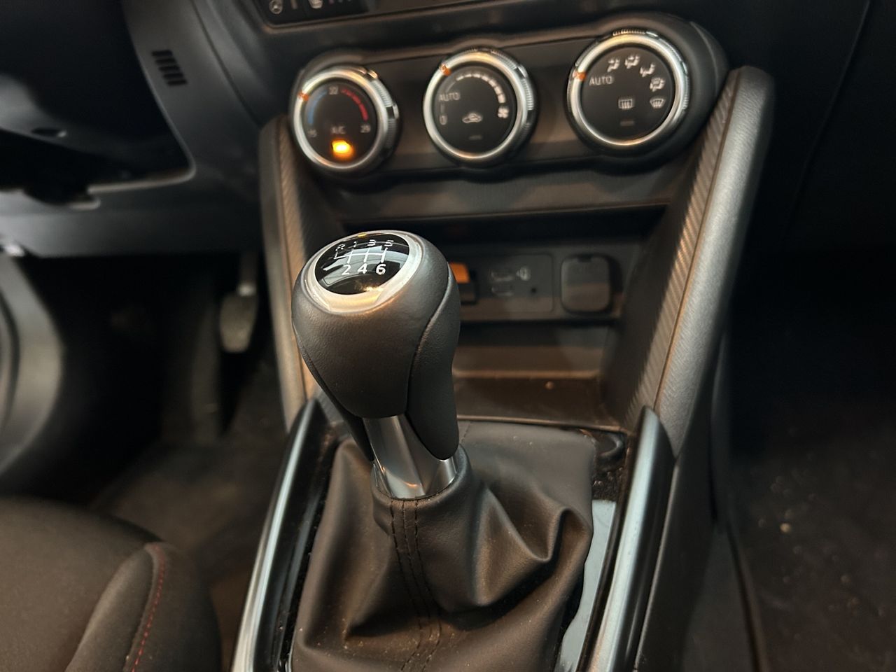 Foto Mazda Mazda2 10