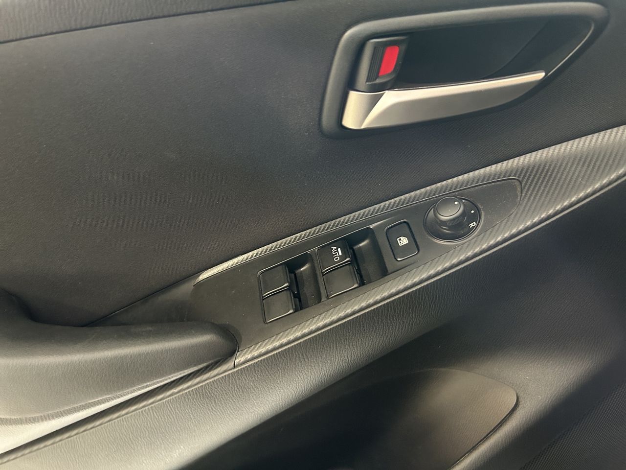 Foto Mazda Mazda2 16