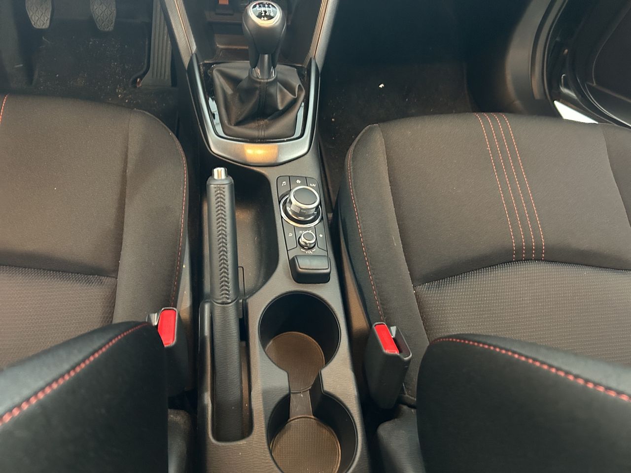 Foto Mazda Mazda2 26