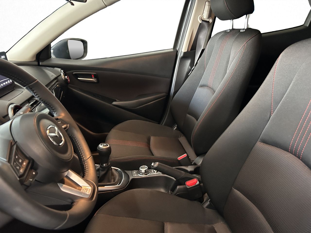Foto Mazda Mazda2 29