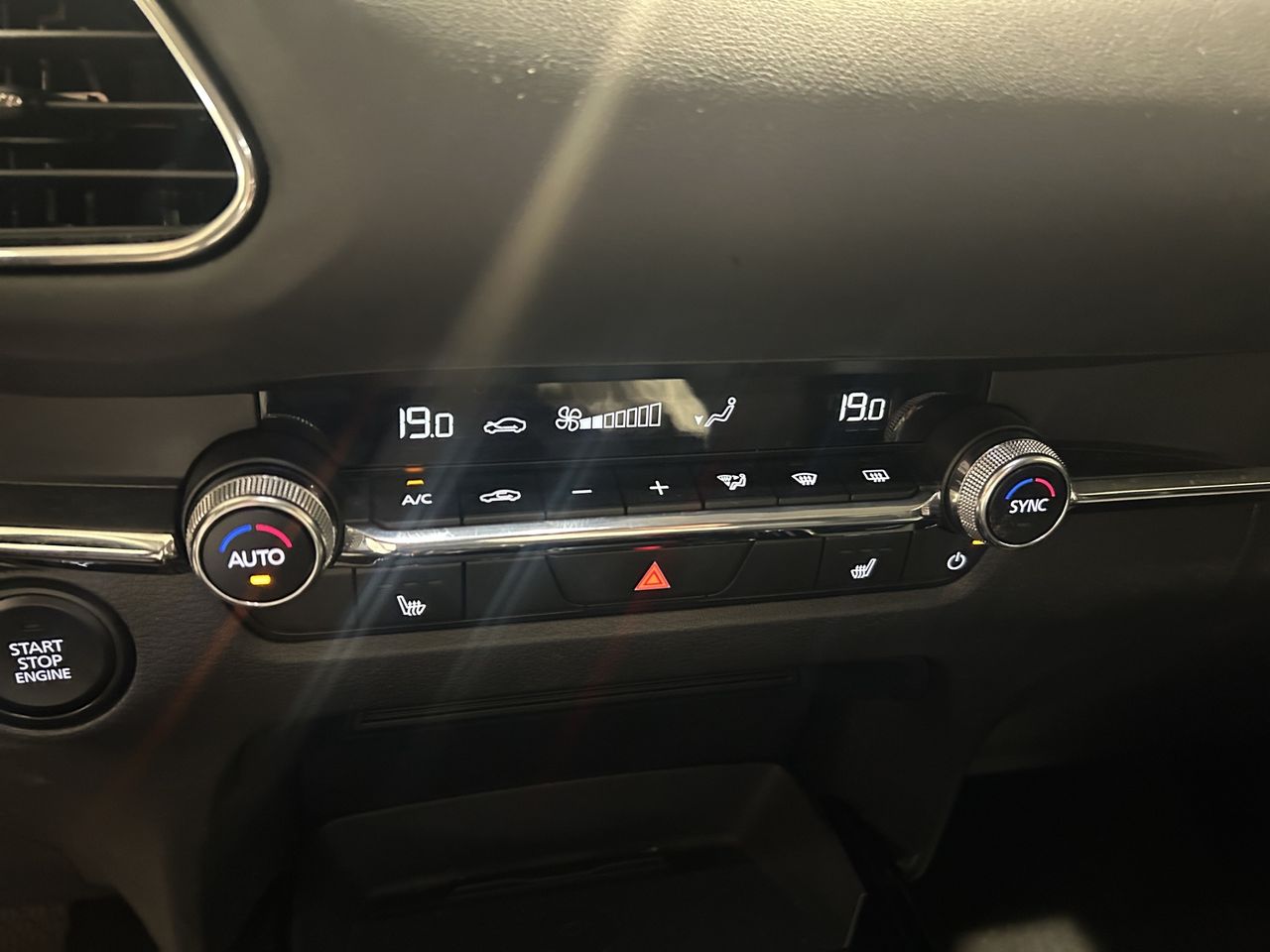 Foto Mazda CX-30 11