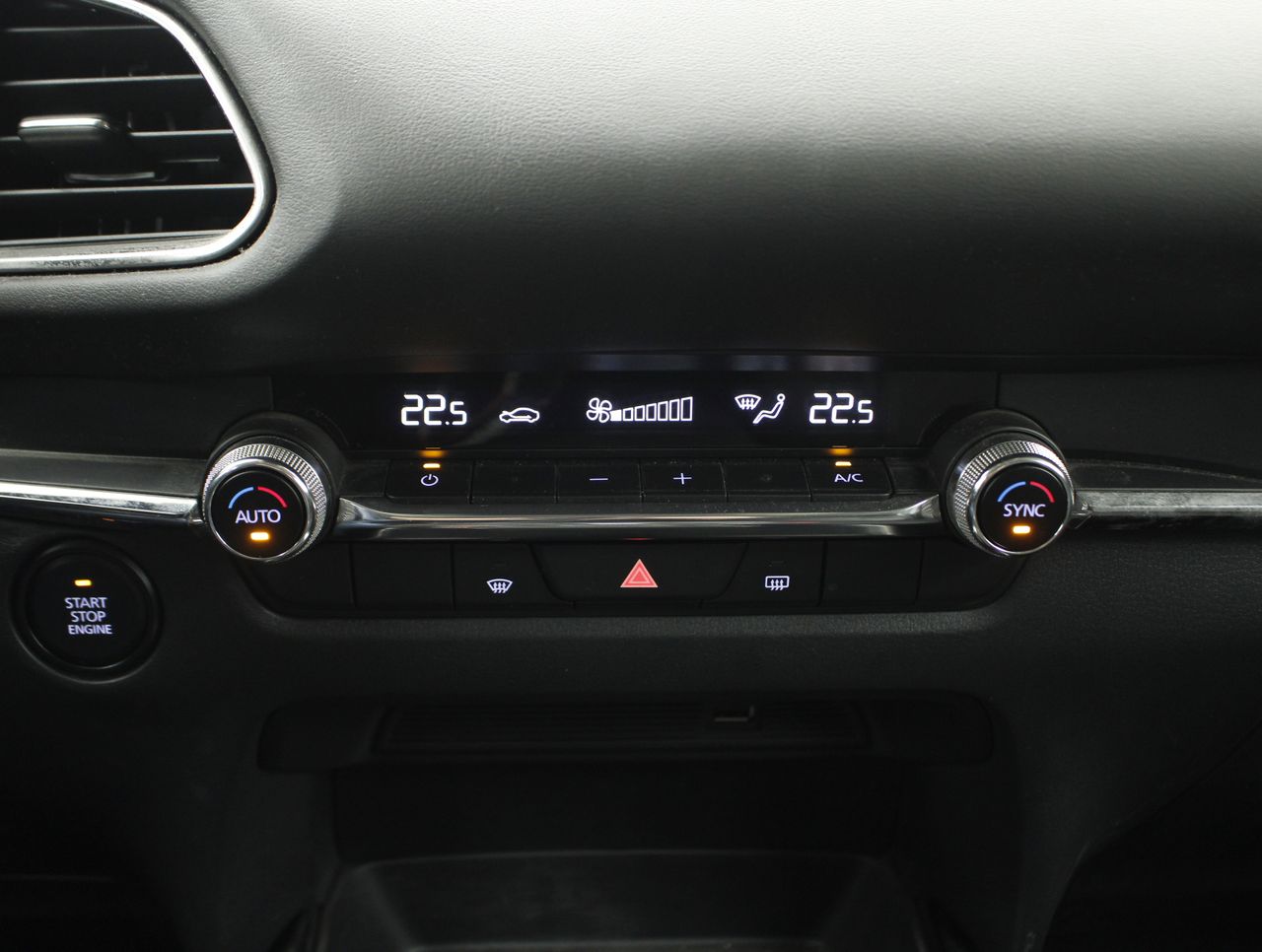 Foto Mazda CX-30 11