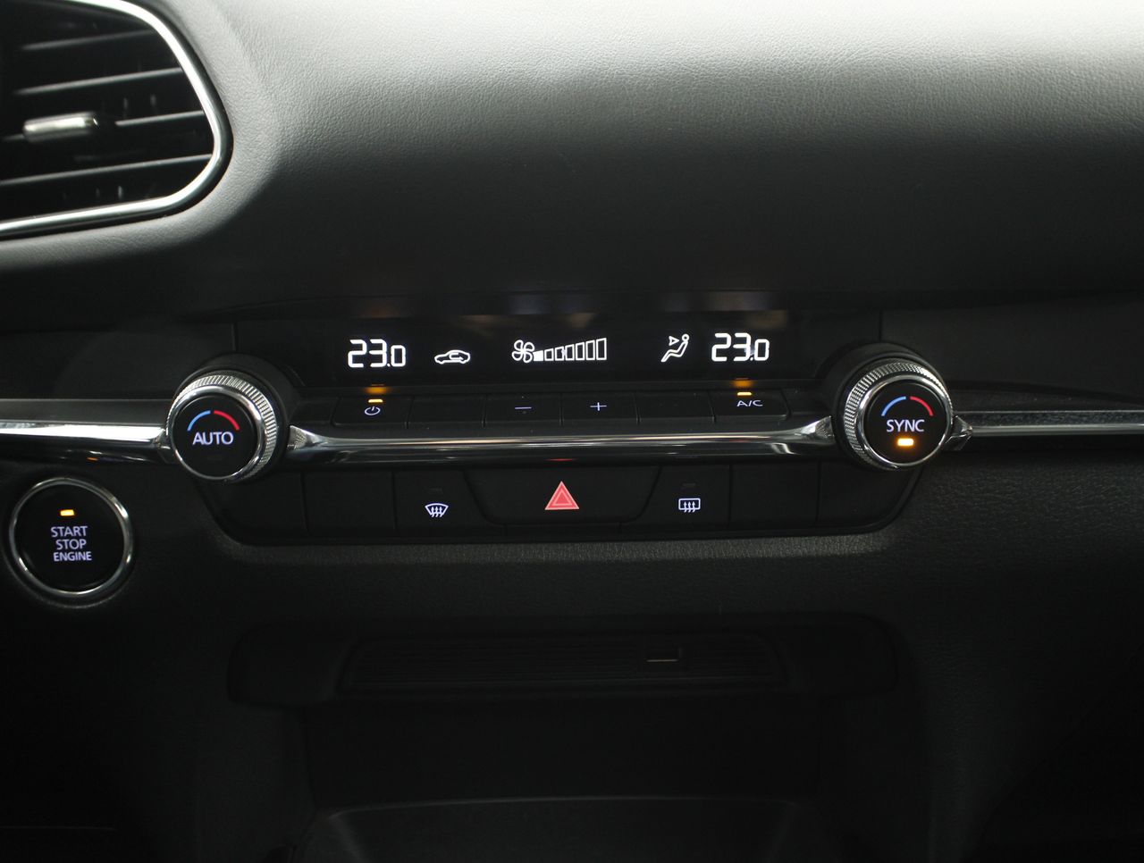 Foto Mazda CX-30 11
