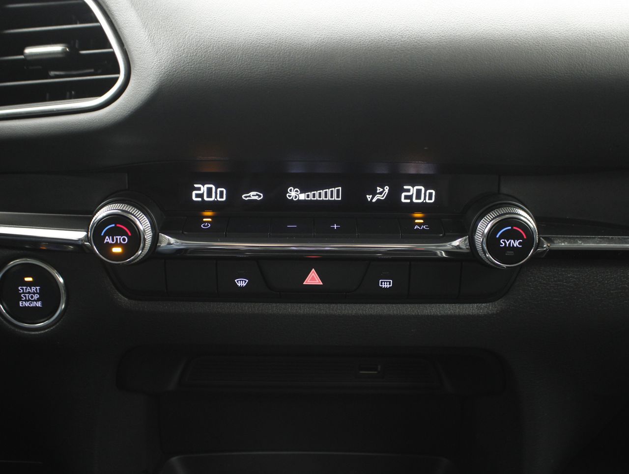 Foto Mazda CX-30 11