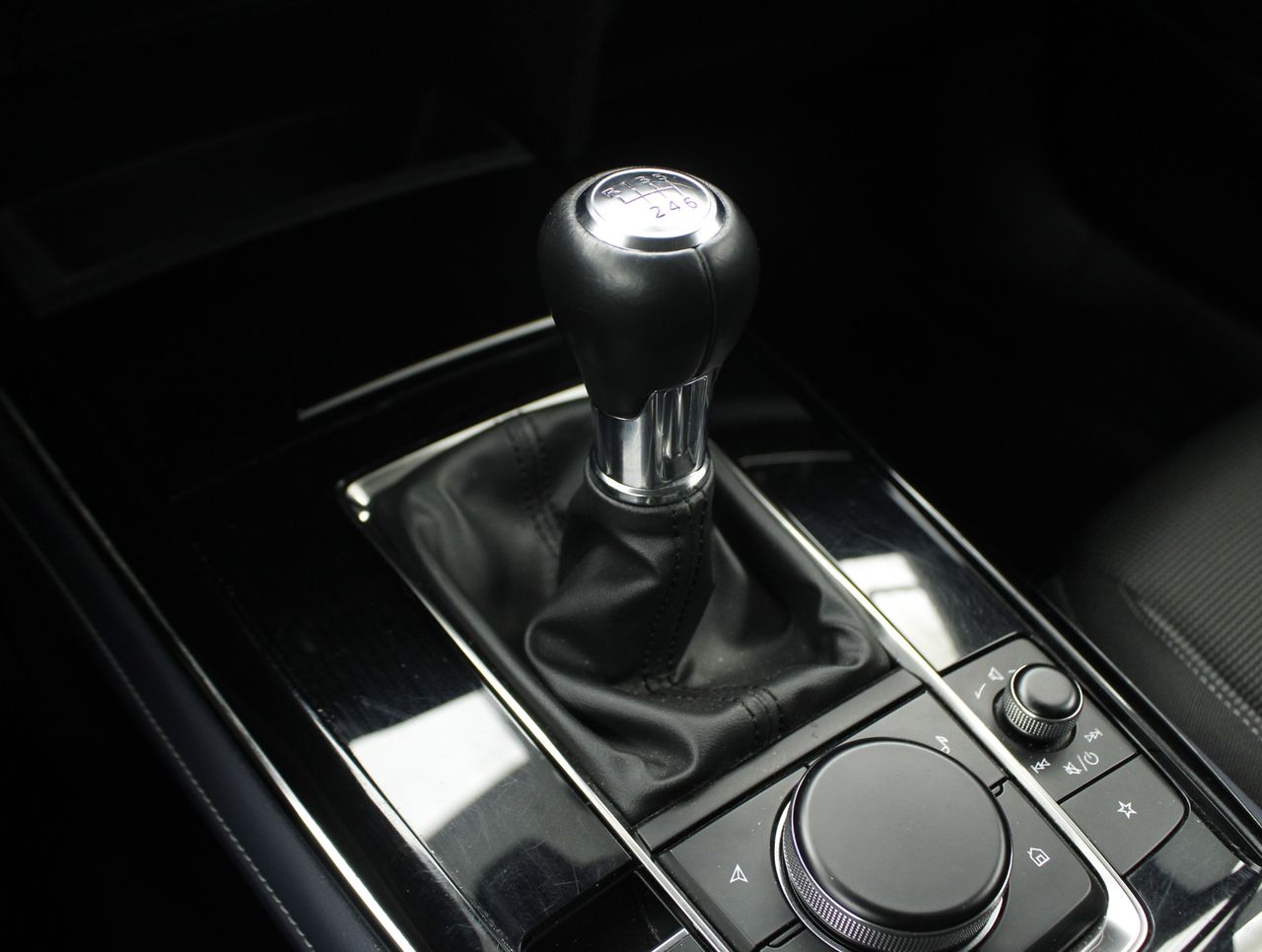 Foto Mazda CX-30 10