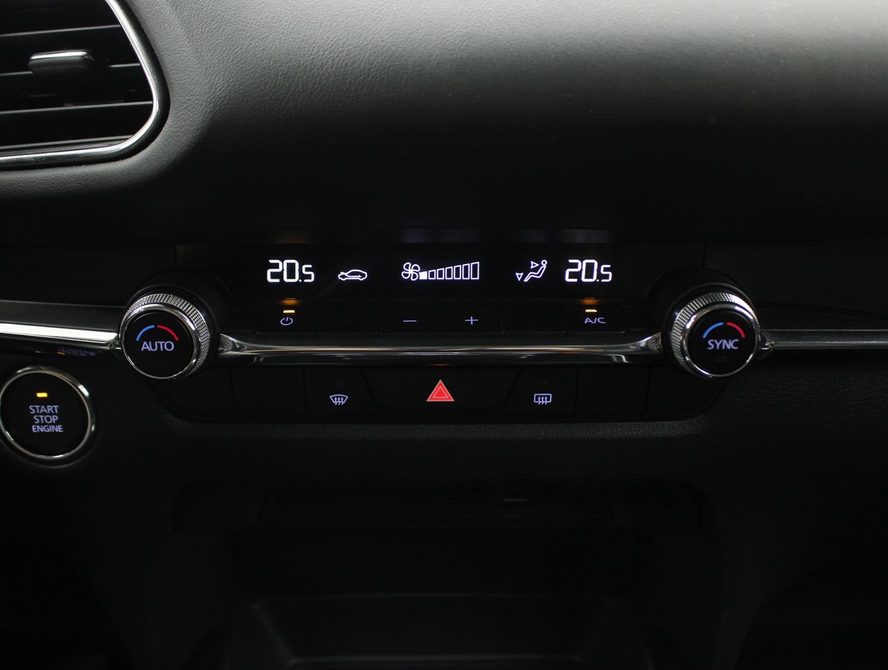 Foto Mazda CX-30 11