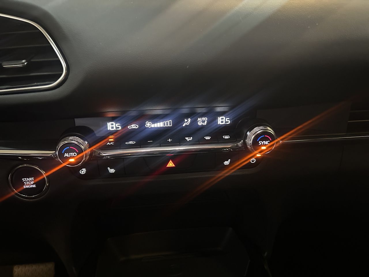 Foto Mazda CX-30 11
