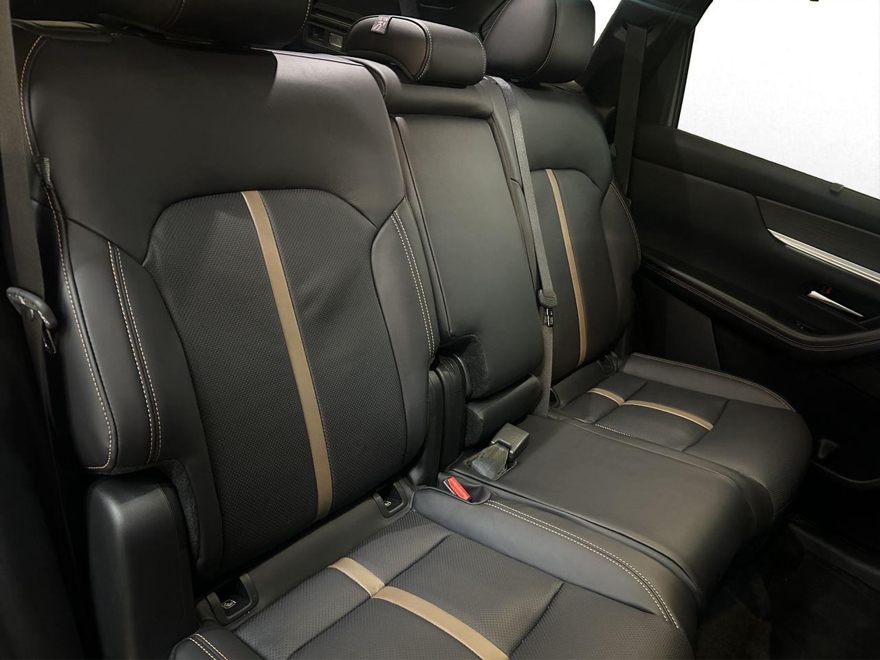 Foto Mazda CX-80 16