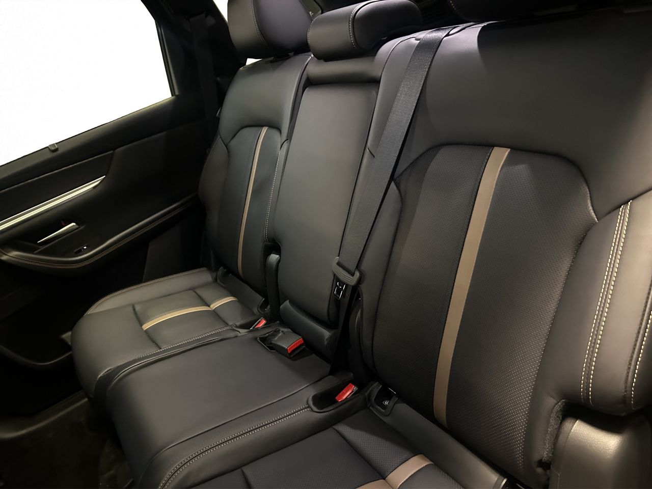 Foto Mazda CX-80 24