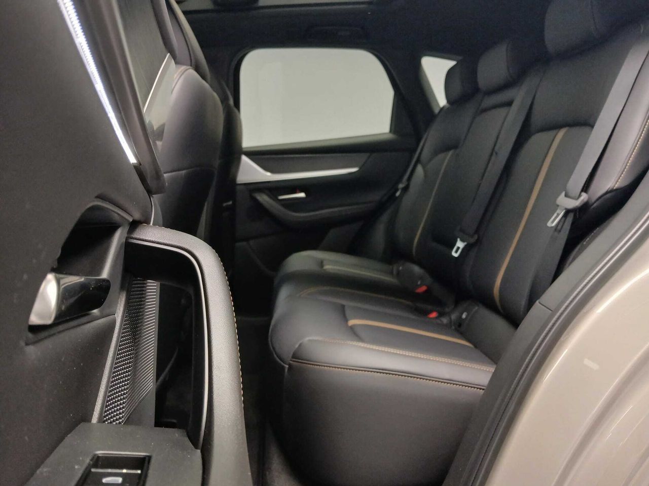 Foto Mazda CX-60 8