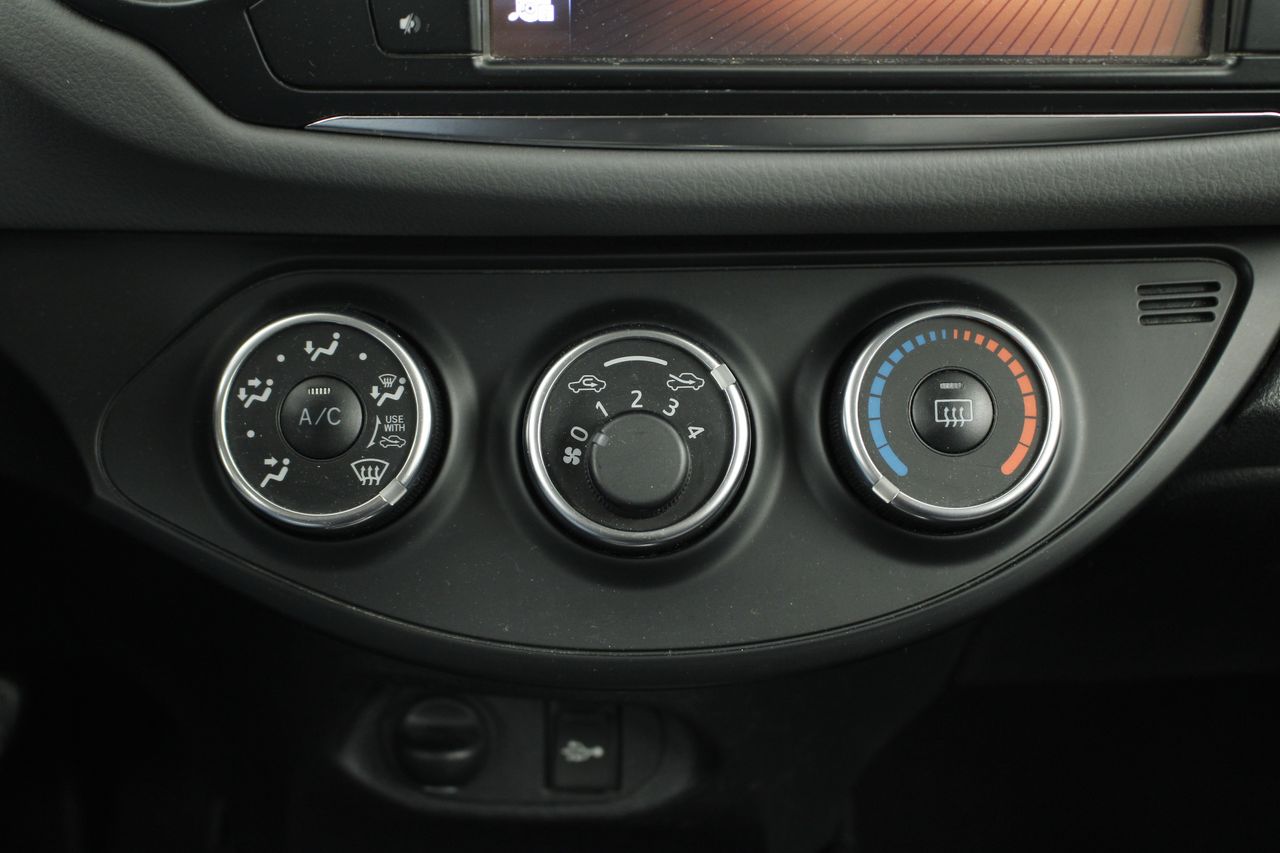 Foto Toyota Yaris 11