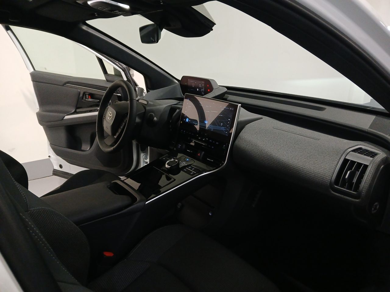 Foto Toyota BZ4X 15