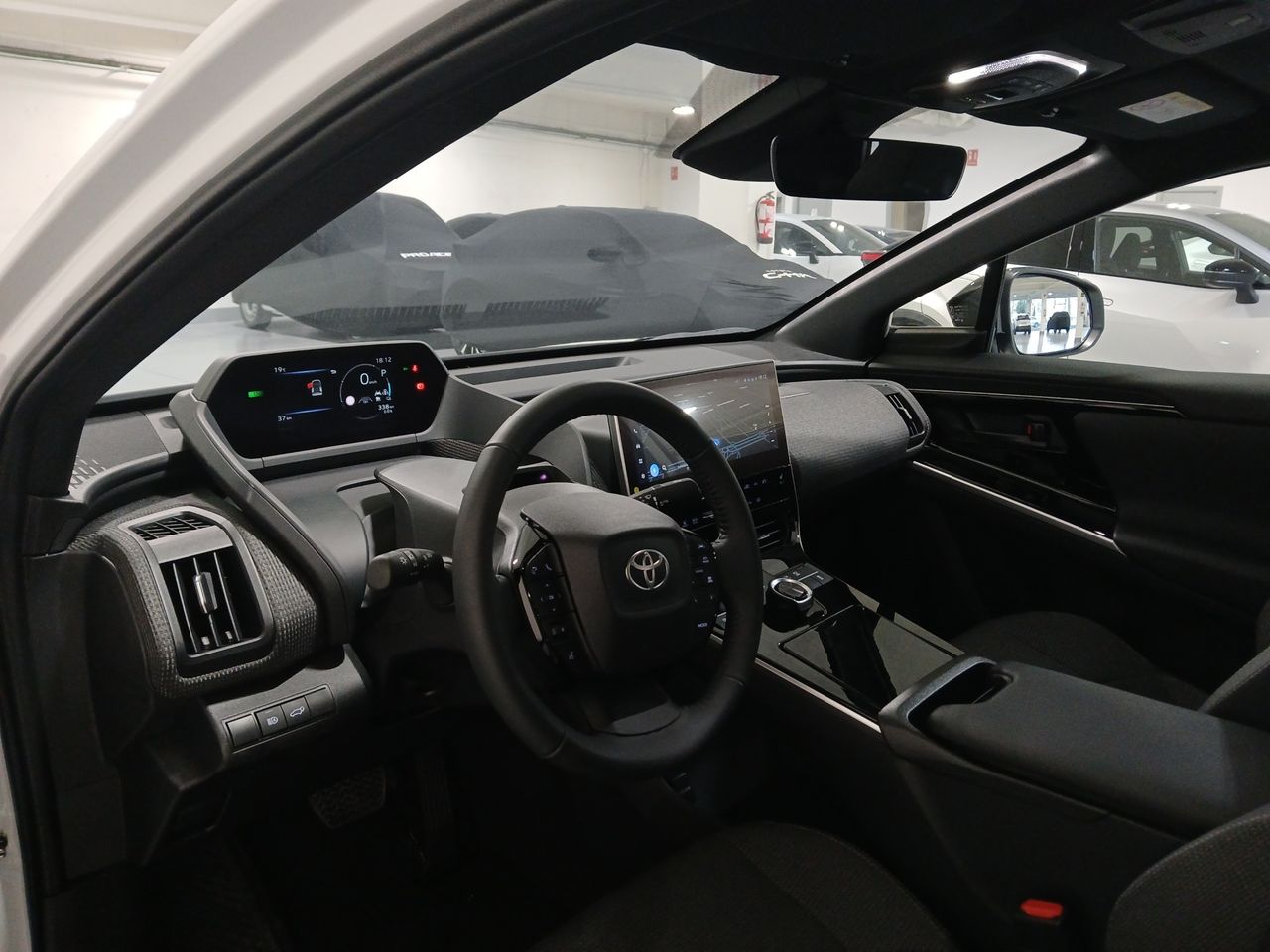 Foto Toyota BZ4X 27