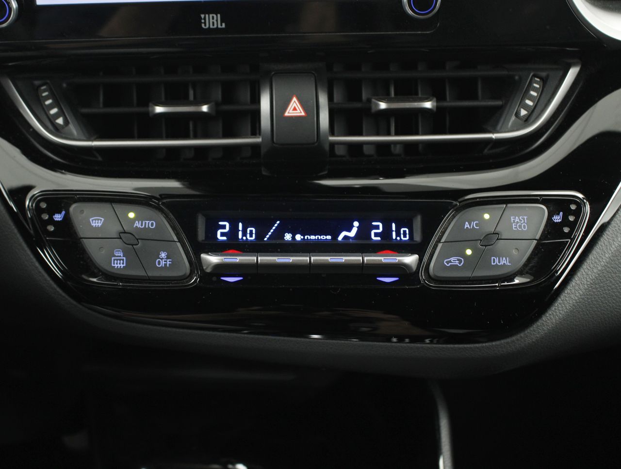 Foto Toyota C-HR 11
