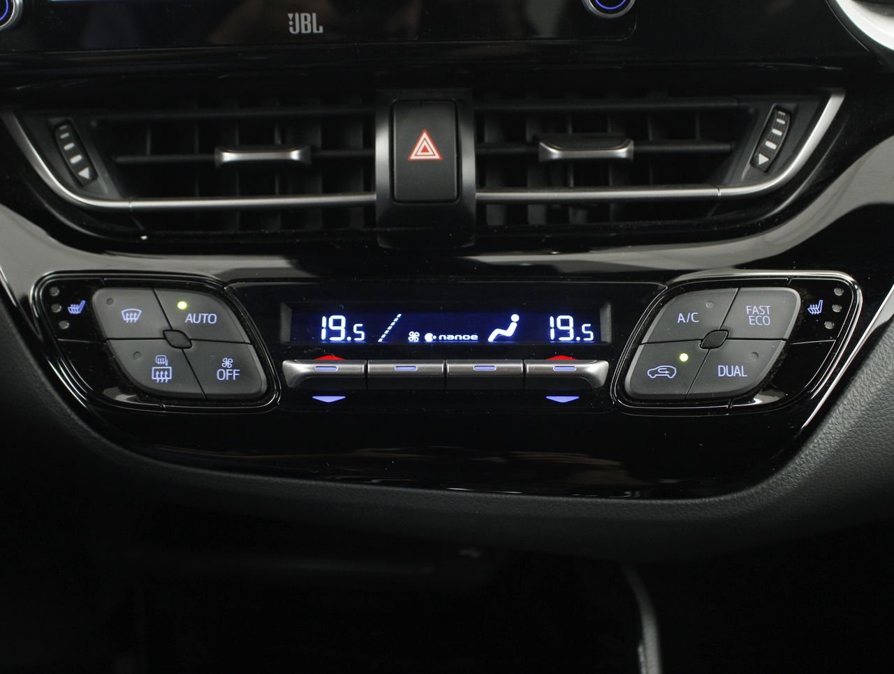 Foto Toyota C-HR 11