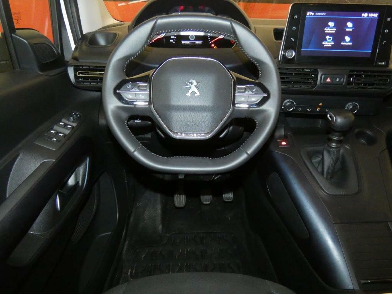Foto Peugeot Rifter 12