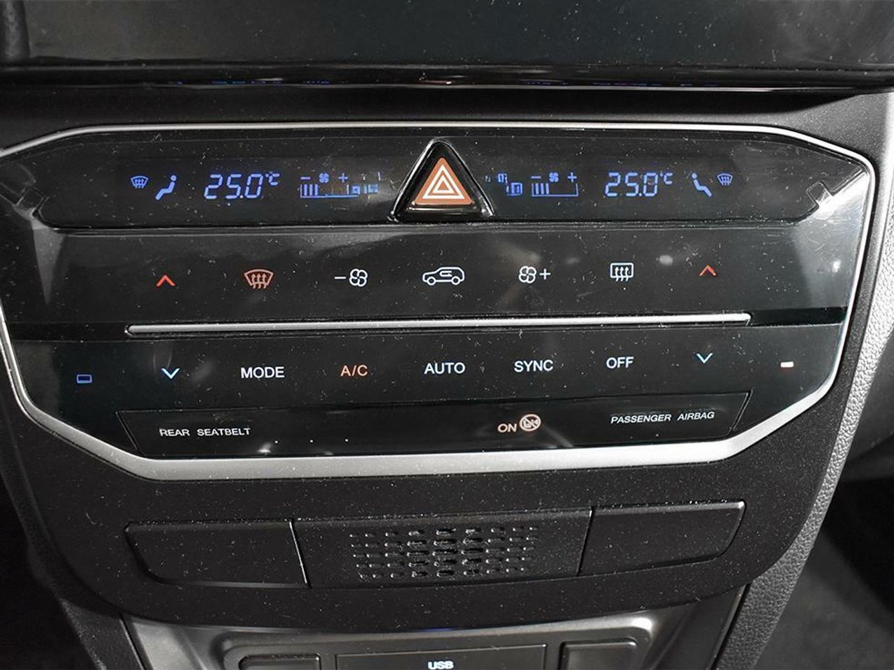 Foto SsangYong Tivoli 12