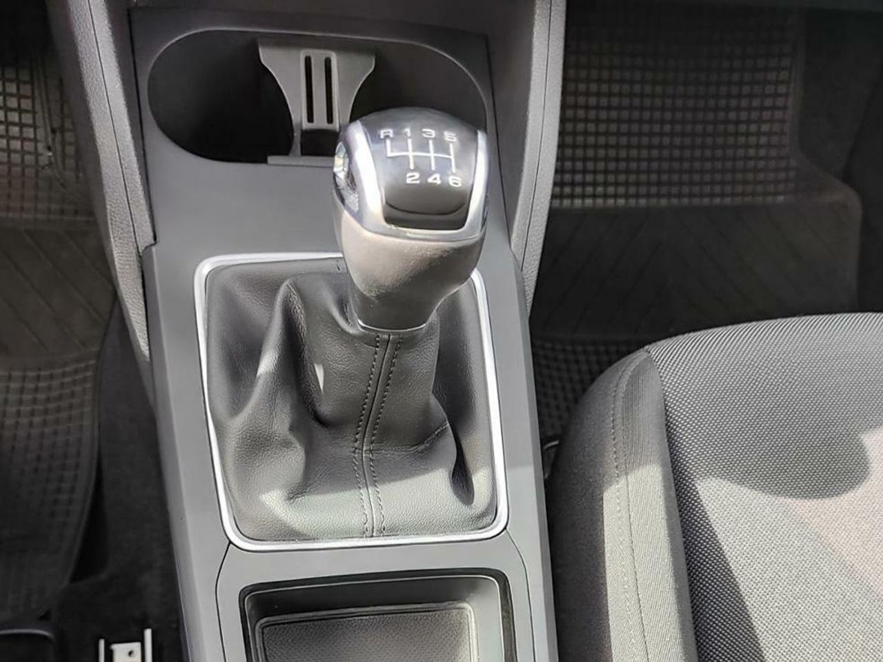 Foto Audi Q2 12