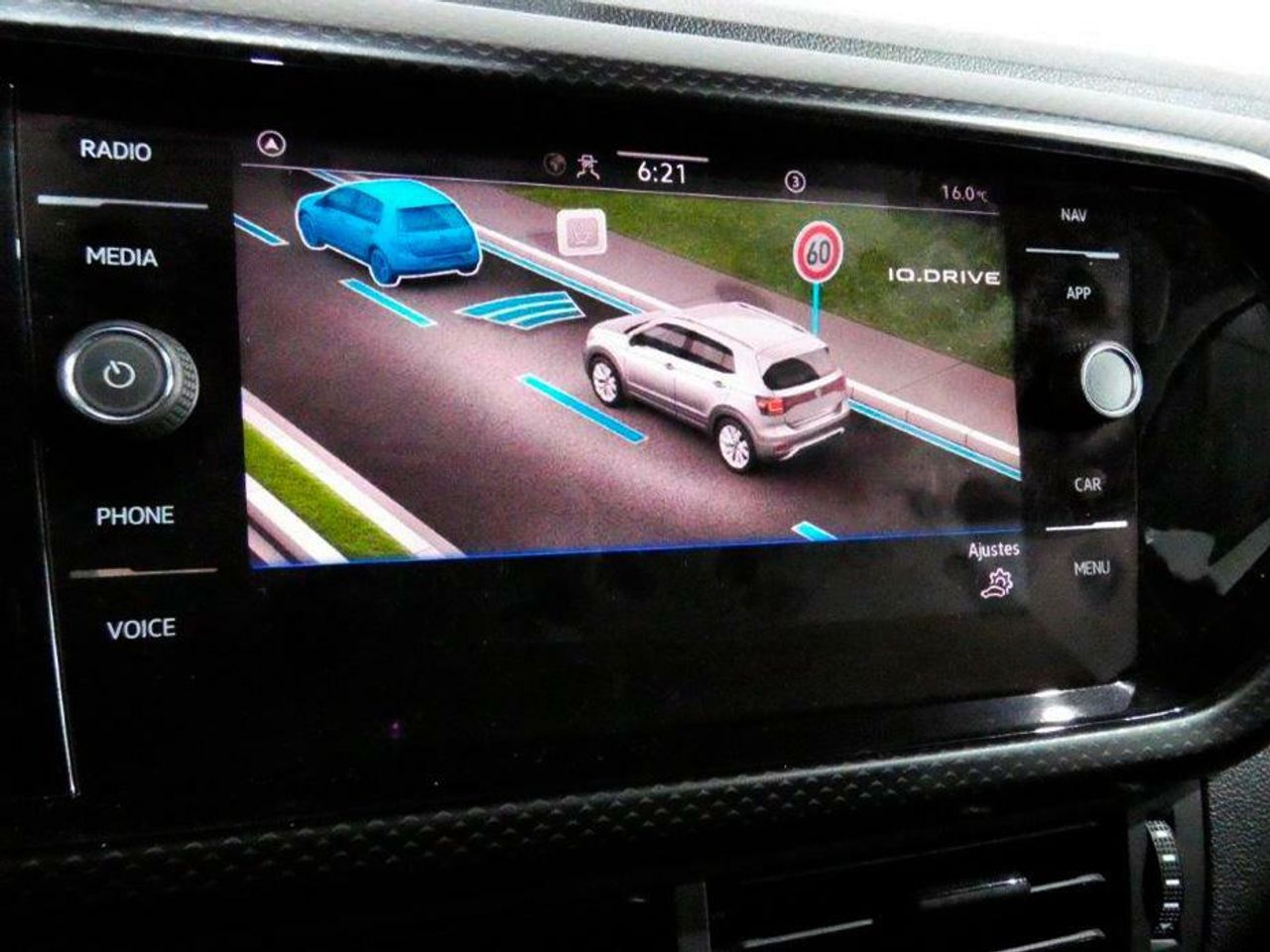 Foto Volkswagen T-Cross 13
