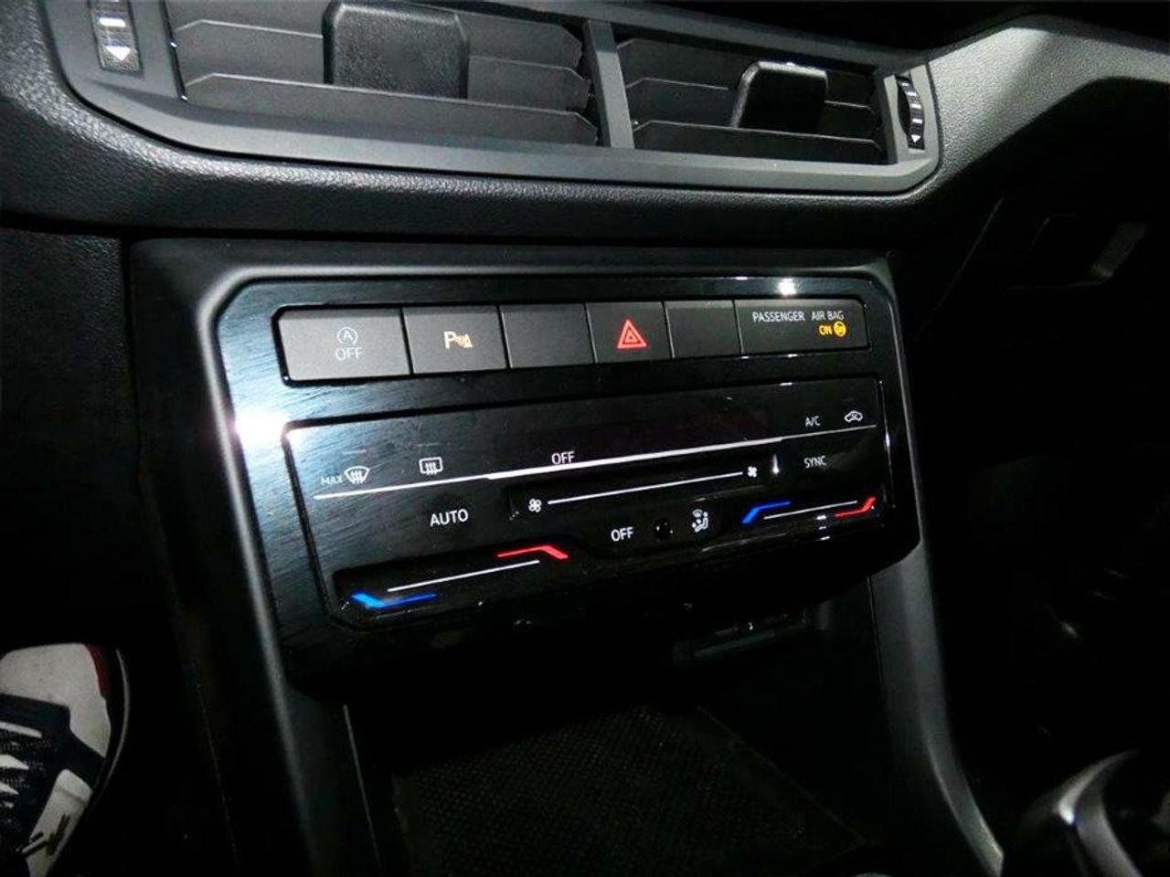 Foto Volkswagen T-Cross 15