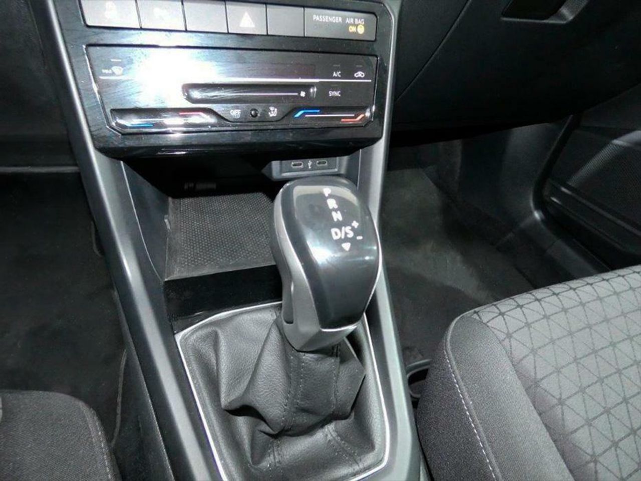 Foto Volkswagen T-Cross 19