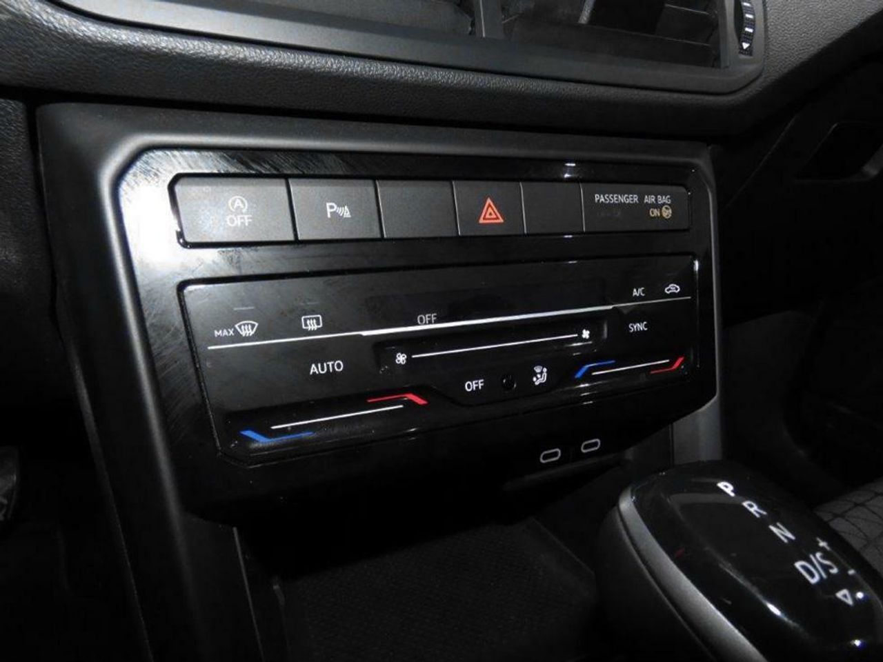 Foto Volkswagen T-Cross 15