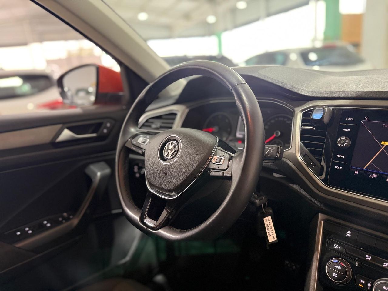 Foto Volkswagen T-Roc 23