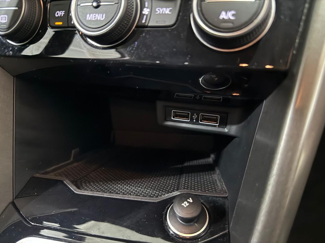 Foto Volkswagen T-Roc 25