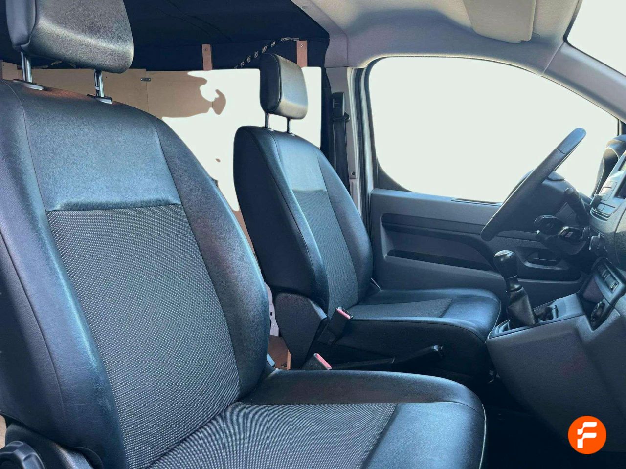 Foto Peugeot Expert 16