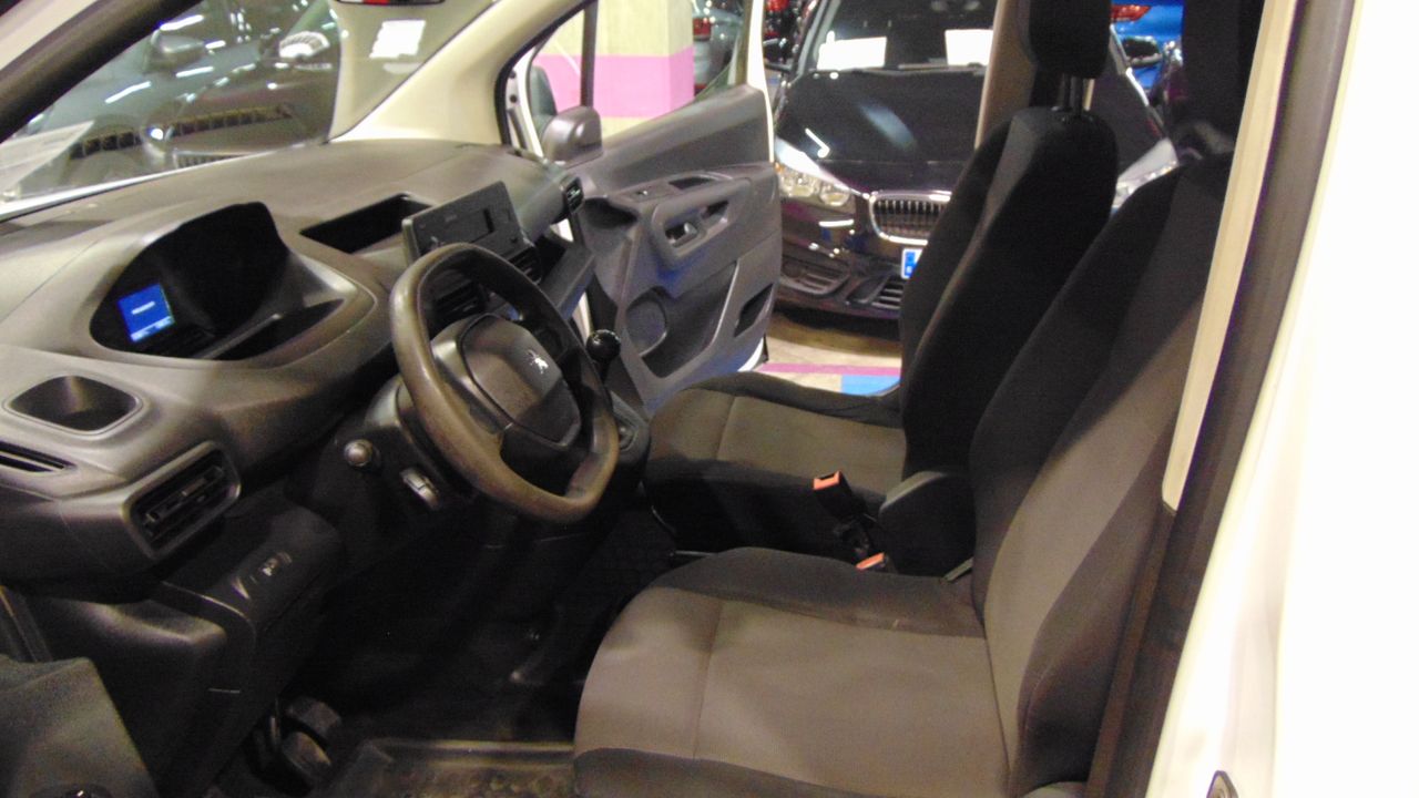 Foto Peugeot Rifter 8