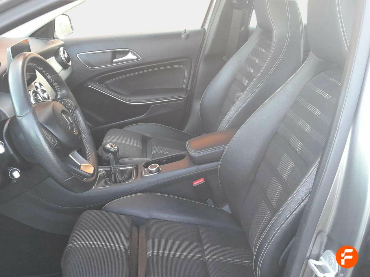 Foto Mercedes-Benz Clase GLA 29