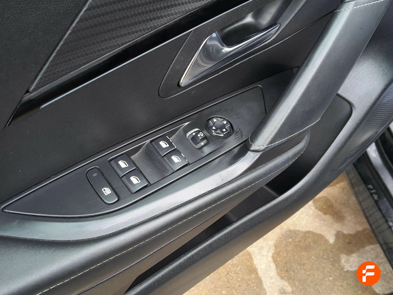 Foto Peugeot 208 11