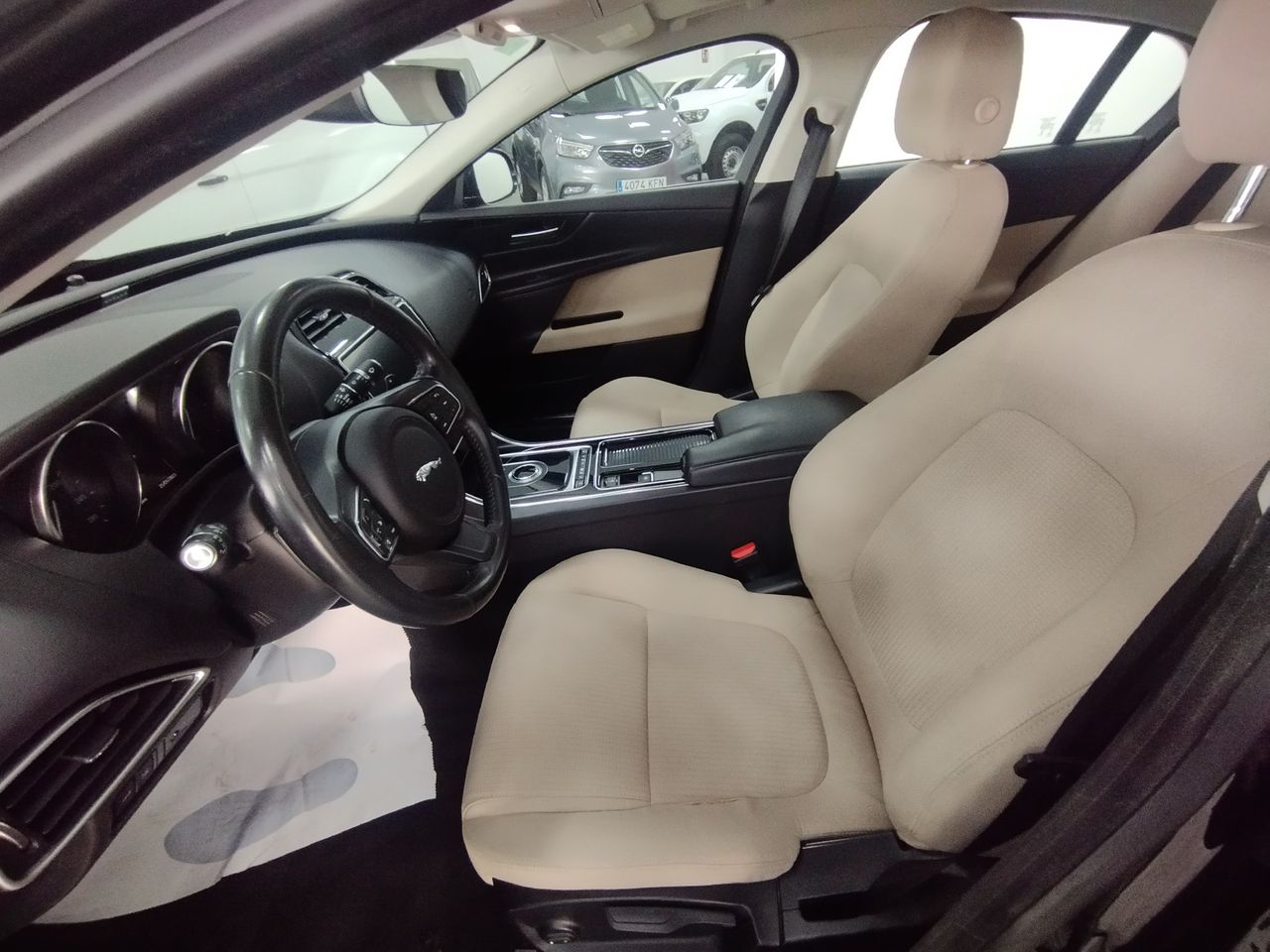 Foto Jaguar XE 8