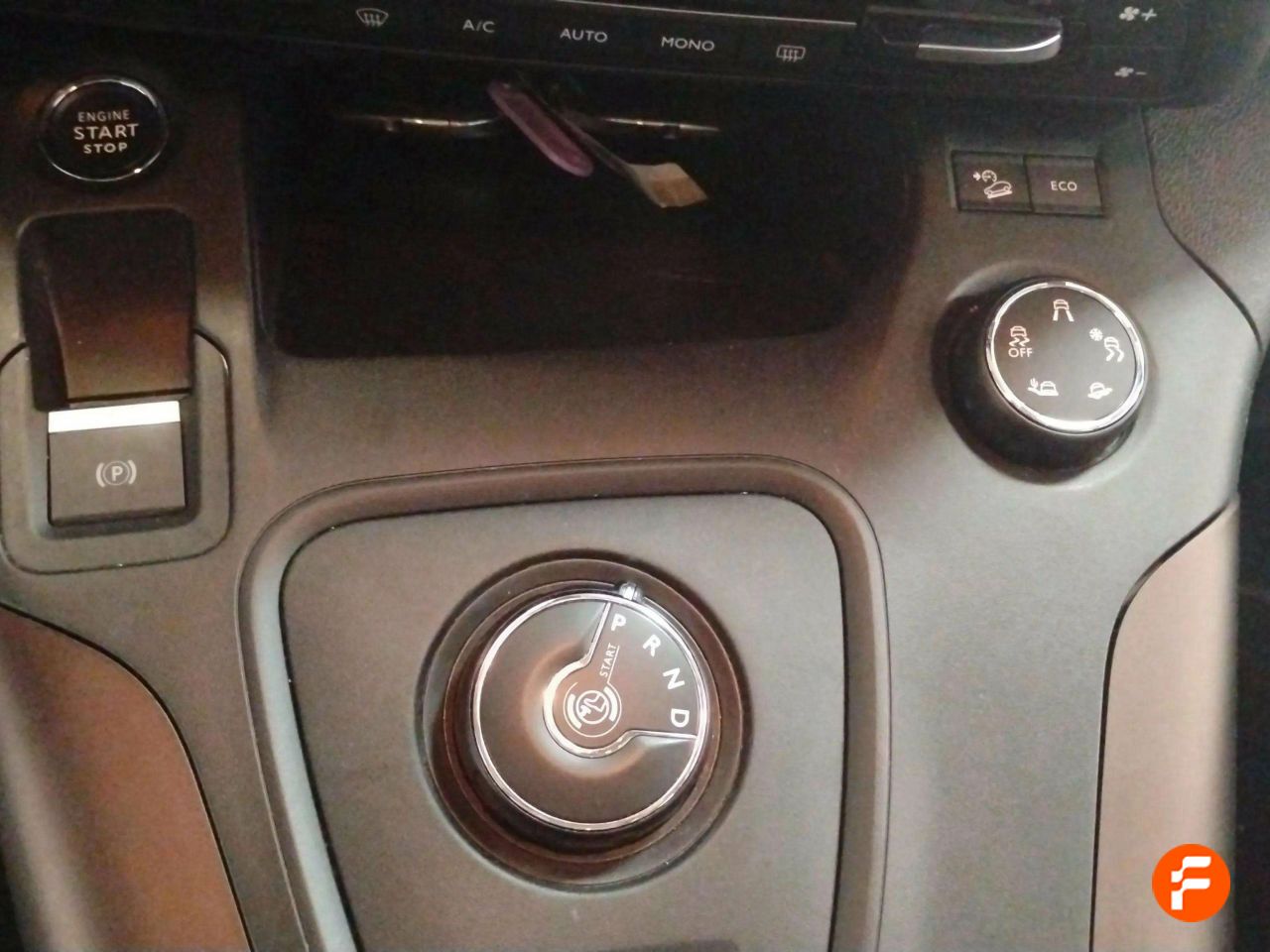 Foto Peugeot Rifter 23