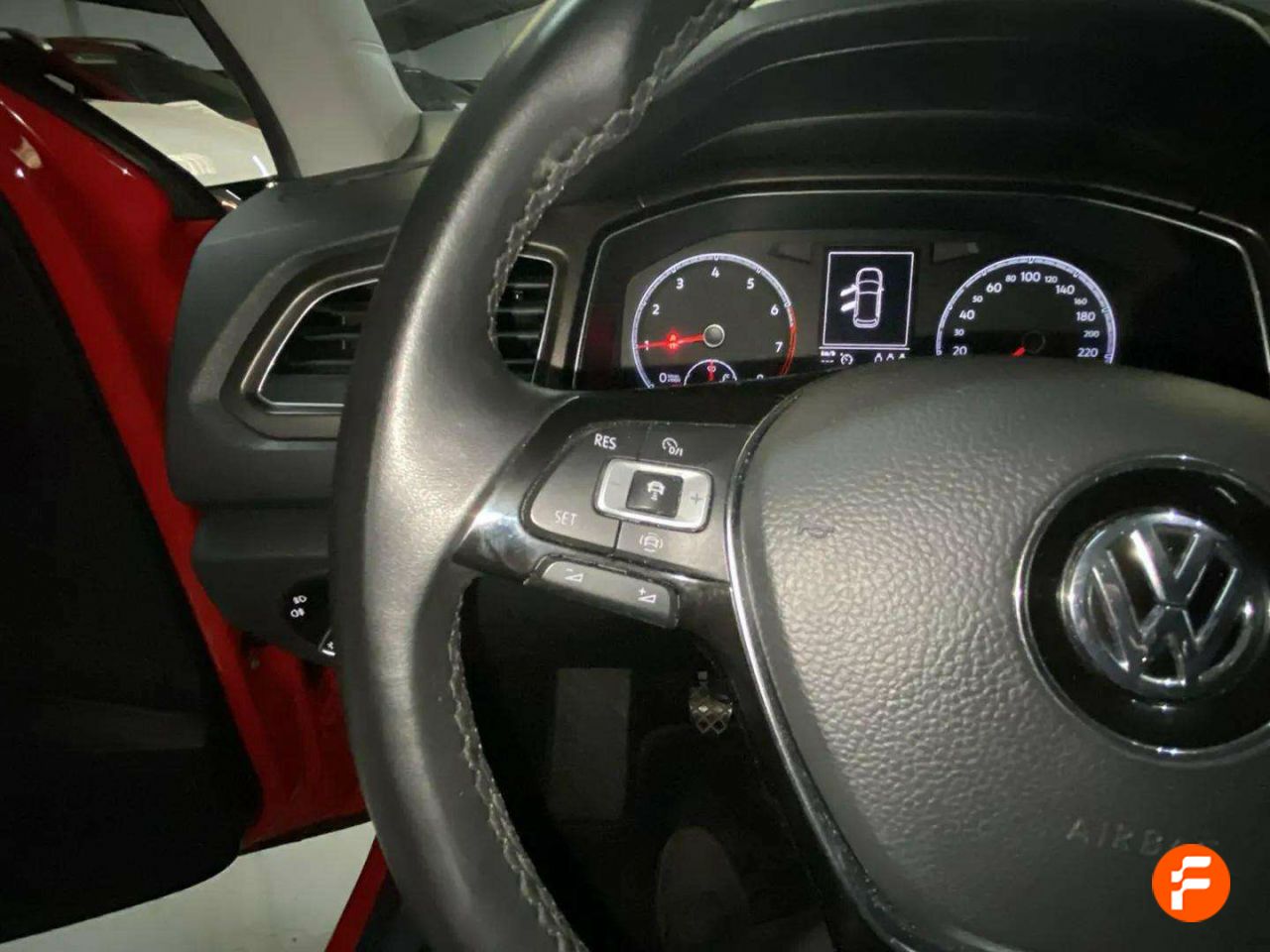 Foto Volkswagen T-Roc 24