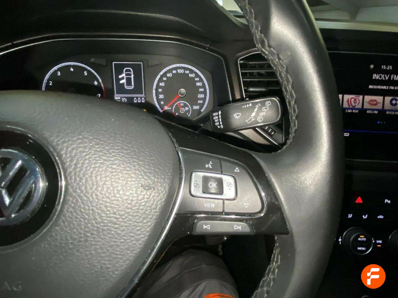 Foto Volkswagen T-Roc 25