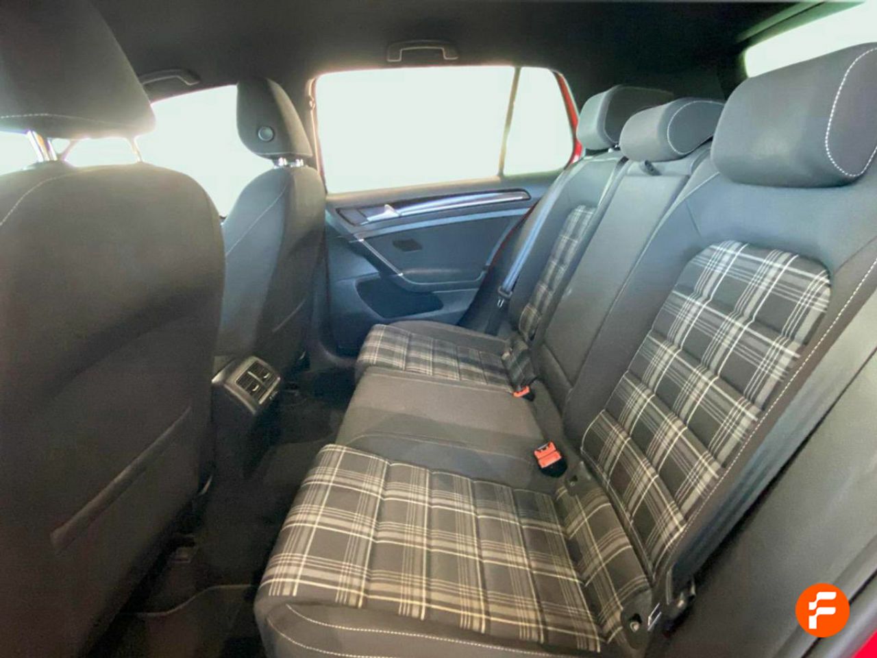 Foto Volkswagen Golf 24